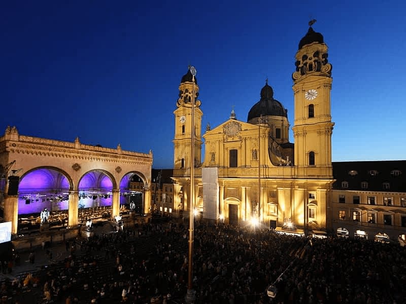 Classic Open Air at the Odeonsplatz by Tommy Lösch (image 1575S by München Tourismus)